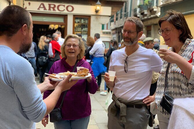 Old Taverns and Rialto Market Food Adventure (for hungry foodies) - Authentic, Informative, and Delicious — Who Will Love This Tour?