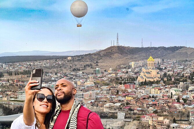 Old Tbilisi Highlights walking tour with wine & 10 tastings - Discovering Tbilisi on Foot: An In-Depth Look