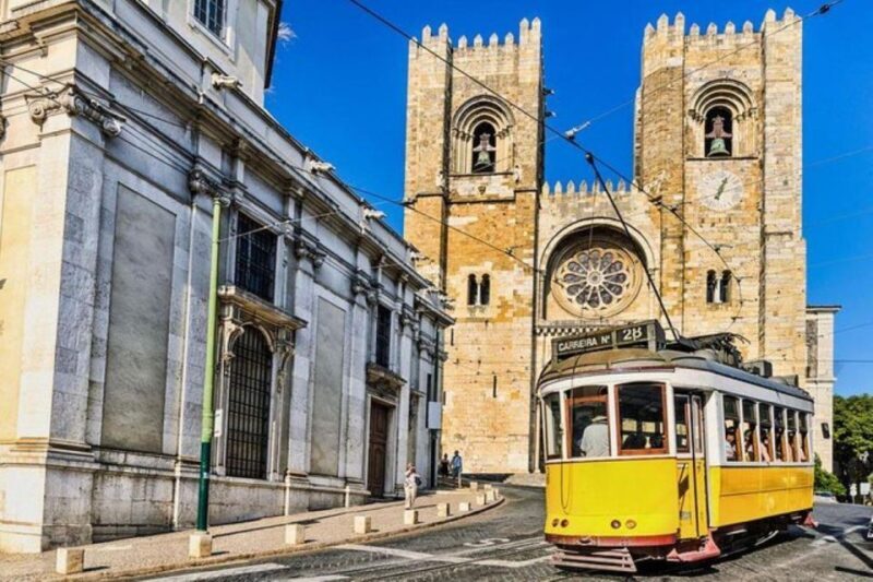Old town of Lisbon on board of a tuk tuk- 1hour - A Deep Dive into the Lisbon Tuk Tuk Experience