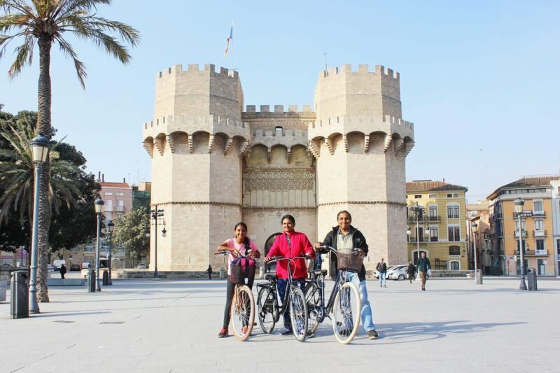 "Old Town" Private Guided Tour on Bike, E-Bike or E-step - FAQ