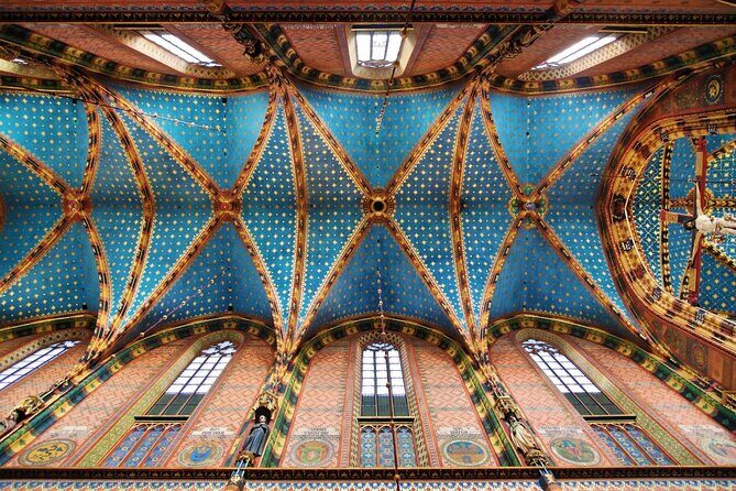 Old Town Short Guided Tour to Saint Mary Basilica - Exploring the Itinerary in Detail