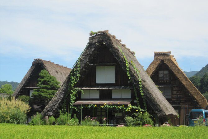 [One-day bus tour departing from Kanazawa Station] Shirakawa-go and Gokayama - Two World Heritage Villages Enjoyable Bus Tour - A Deep Dive into the Experience