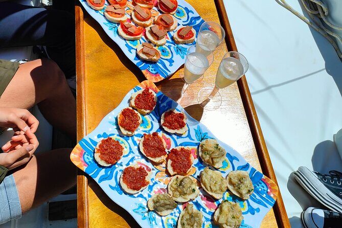 One day excursion on a sailing boat in the Gulf of Alghero - FAQ