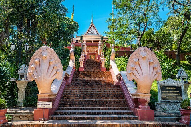 One Day Private Guide Tours History in Phnom Penh Incl. admission - The Sum Up