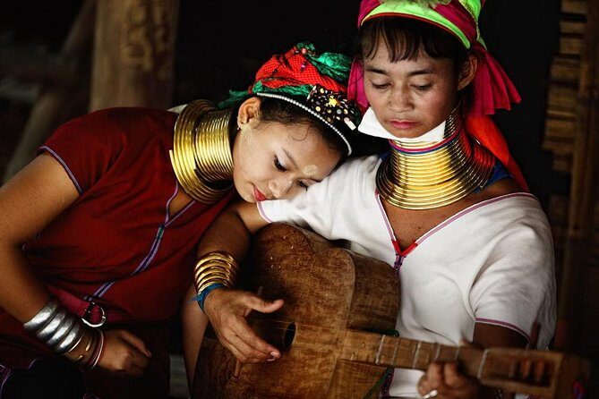 One Day Tour Doi Suthep Temple, Palad Temple, Orchid Farm, Longneck hill tribe village (Private tour) - What Travelers Say About This Tour
