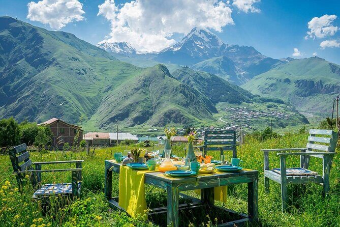 One day Tour in Kazbegi Mountains - Key Points