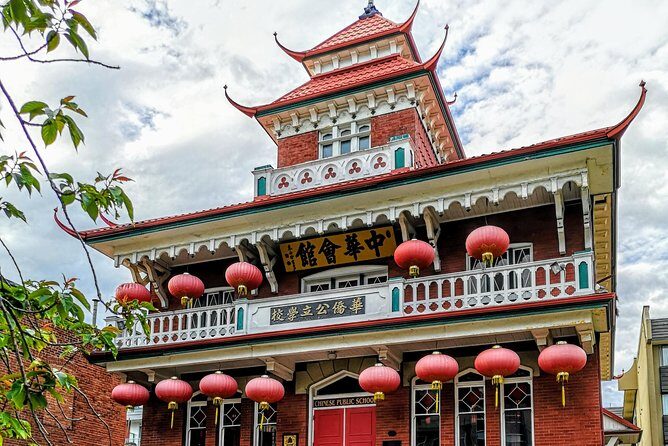 One-Hour Luxury City Tour of Victoria - A Closer Look at the Victoria Luxury Tour