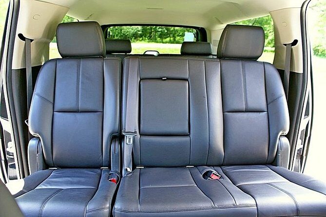 One-Way Private MDW Meet and Greet Luxury Airport Transfer - The Vehicle Experience