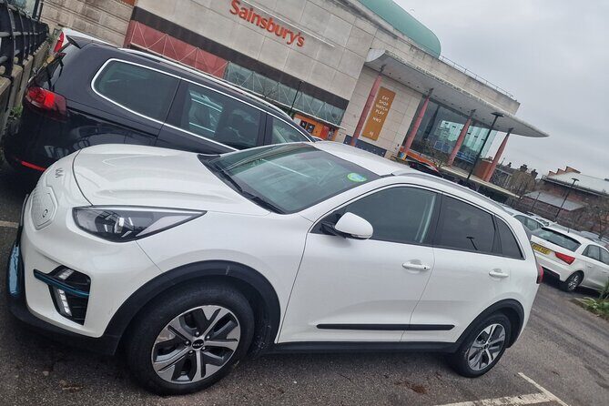 One Way Taxi Transfer from Gatwick Airport to Heathrow Airport - Pricing and Value Analysis