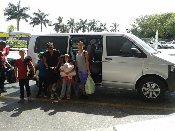One Way Transfer to/from Cancun Airport to Akumal Zone up to 7 passengers - The Vehicle and Comfort Level