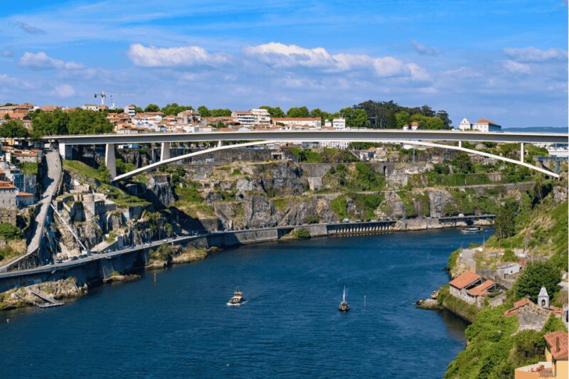 Oporto Tuk Tuk Tour: Among bridges and mysteries - 1.30h - Practical Details and Value