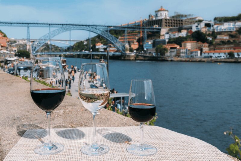 Oporto Tuk Tuk Tour: Among bridges and mysteries - 1.30h - The Bottom Line: Who is this tour perfect for?