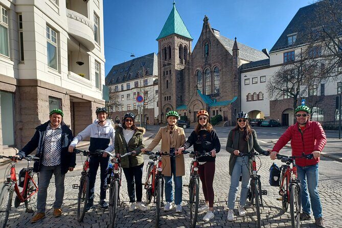 Oslo Highlights Bike Tour - Royalty and Government at the Royal Palace and Oslo City Hall