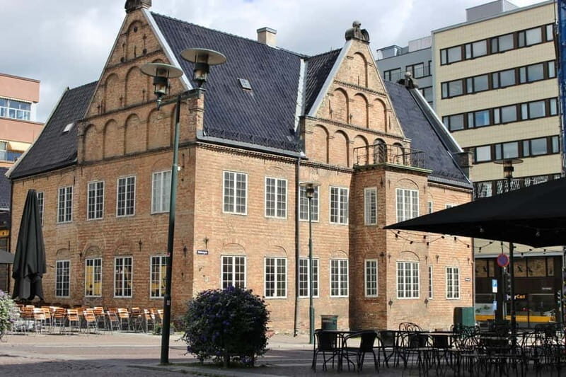 Oslo Old Town Highlights Private Walking Tour - Key Points