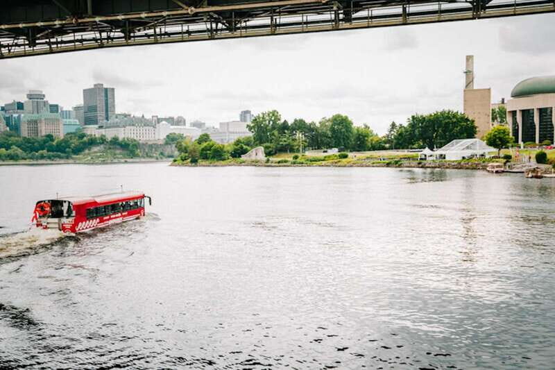 Ottawa: Bilingual Guided City Tour by Amphibious Bus - Key Points