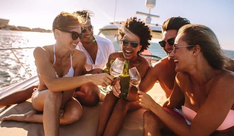 Ottawa: Downtown Yacht Cruise - Thur-Sun - 6 PM to 7 PM - Key Points