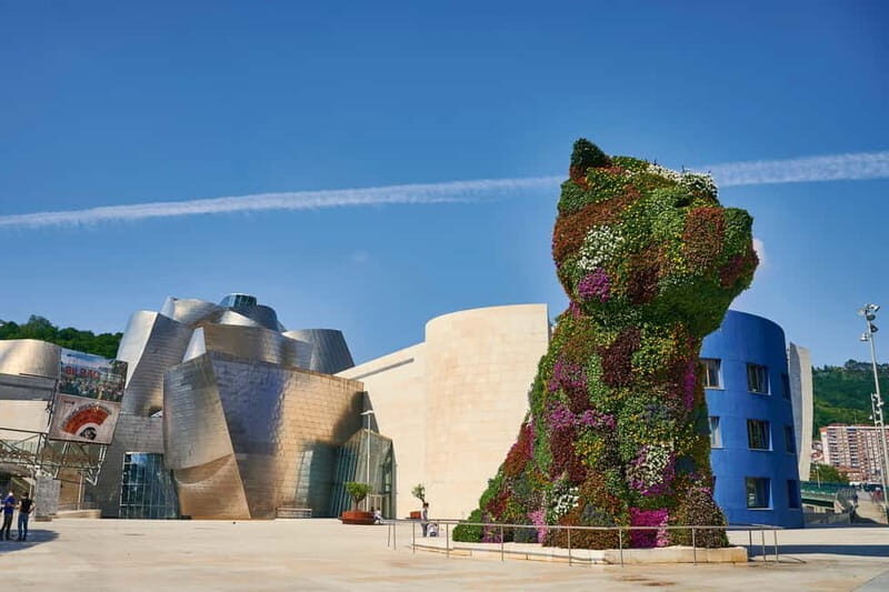 Outdoor guided visit and access to Guggenheim Museum (ES) - Key Points