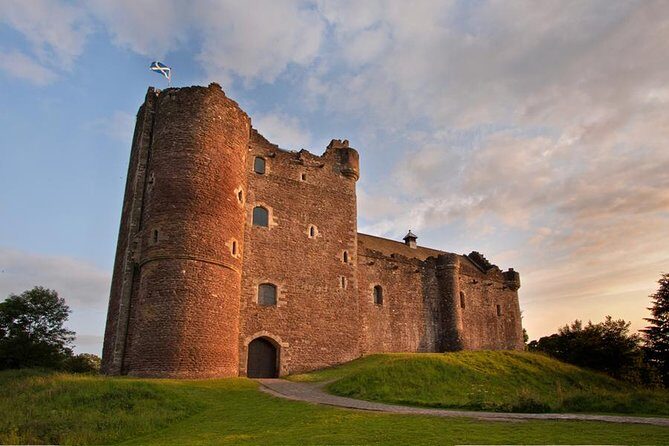 Outlander locations experience, Private Tour in a premium Minivan - Key Points
