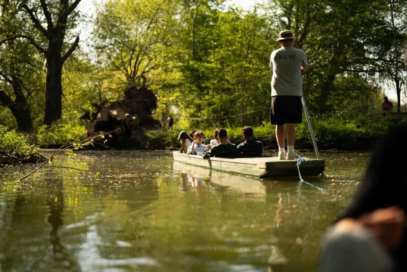 Oxford: Alumni-led Tour & Punt w/ New College Option - Authentic Experiences and Real-World Insights