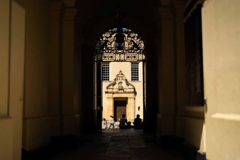 Oxford: Alumni-led Walking Tour w/opt New College - The Value of the Tour