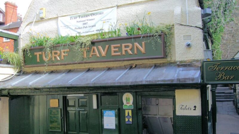 Oxford: Historic Pubs & Taverns Guided Walking Tour - Key Points