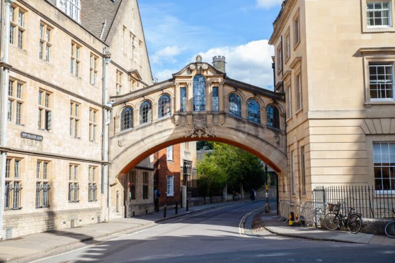 Oxford: Private Walking Tour with University Alumni Guide - Who Will Love This Tour?