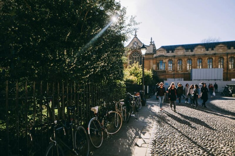 Oxford: University of Oxford Student-led Walking Tour - Who Should Sign Up?