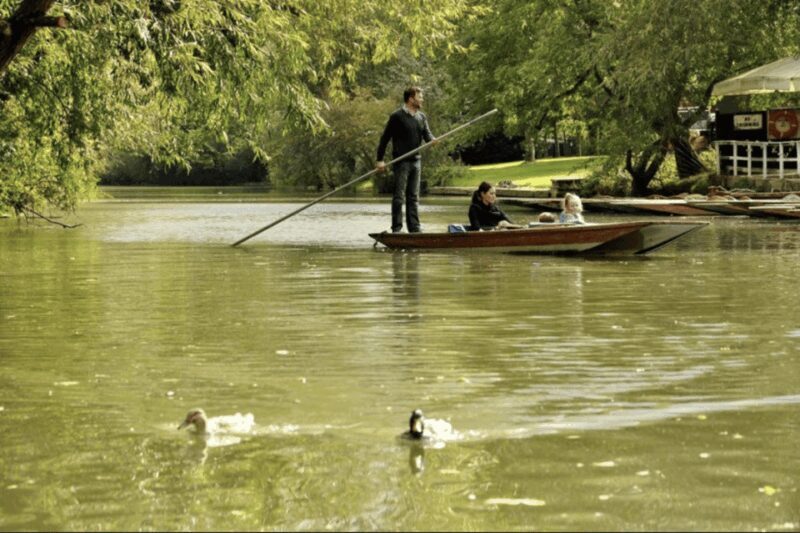 Oxford University : Punting - What to Expect from the Punting Tour