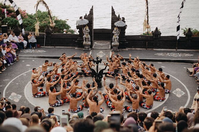 Padang-Padang Beach+ Uluwatu Sunset and Kecak Dance + Dinner - Key Points