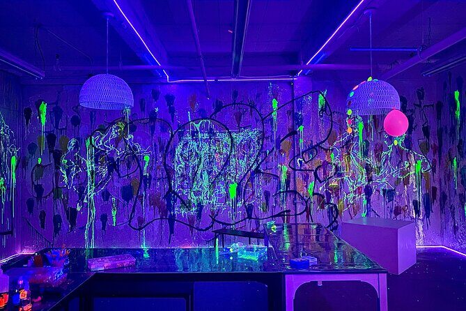 Paint-In-Dark Drawing Class in New York - The Experience Itself: Step-by-Step