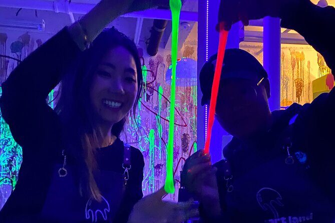 Paint-In-Dark Drawing Class in New York - Who Is This Experience Best For?