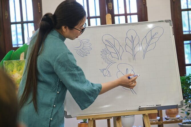 Paint & Personalize a Vietnamese Non La with B/S Art Studio topic - Introduction