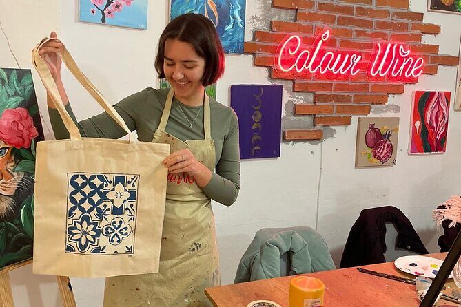 Painting on Tote Bags Workshop with Welcome Drink - What the Reviews Reveal
