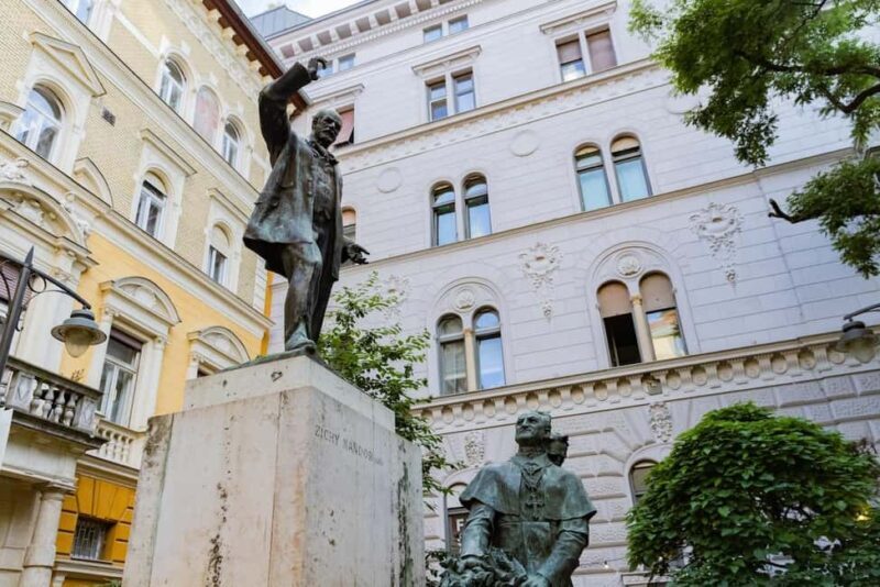 Palace District Evening Culinary, Wine, and History Walk - The Neighborhood: Historic and Picturesque