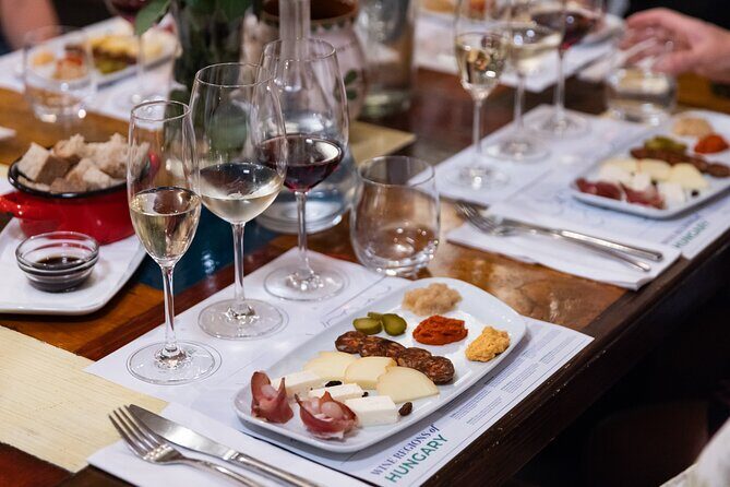 Palace District Evening Culinary, Wine, and History Walk - The Experience in Detail