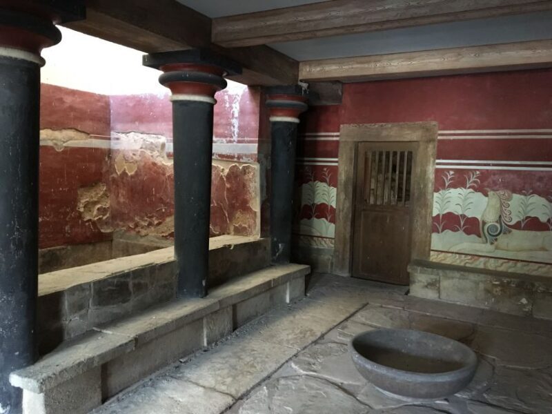 Palace of Knossos Small Group Tour - A Closer Look at the Experience