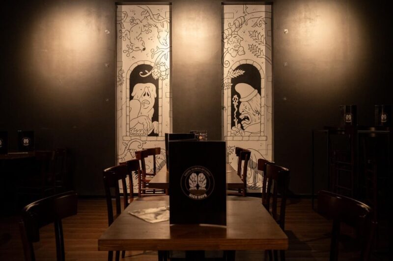 Palermo: Craft beer tasting with food samples at High Hops - The Beer Selection and Tasting Process