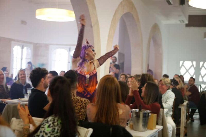Palma: 3-hour drag show with brunch, live performances, and welcome drink - Key Points