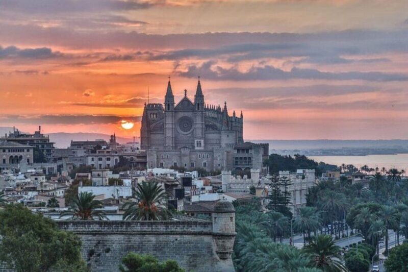 Palma de Mallorca : Must see Walking Tour With A Guide - Why This Tour Works Well