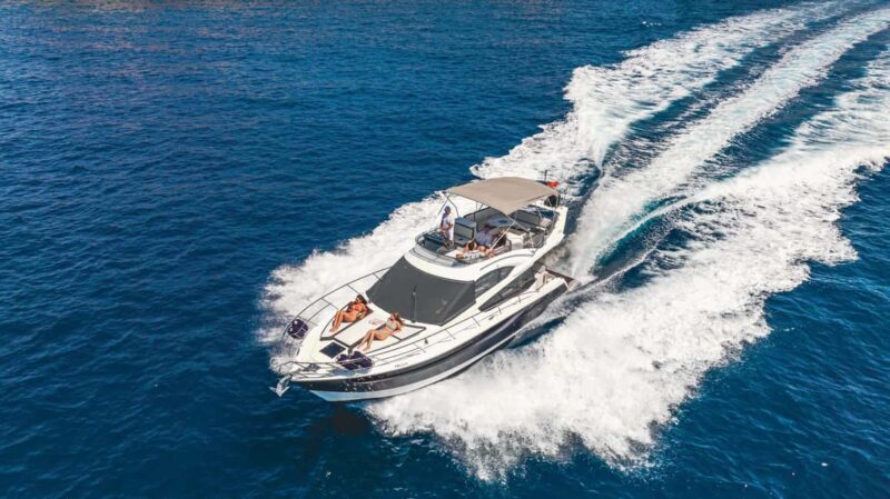 Palma: Private Flybridge Motorboat Tour - All Included - Key Points