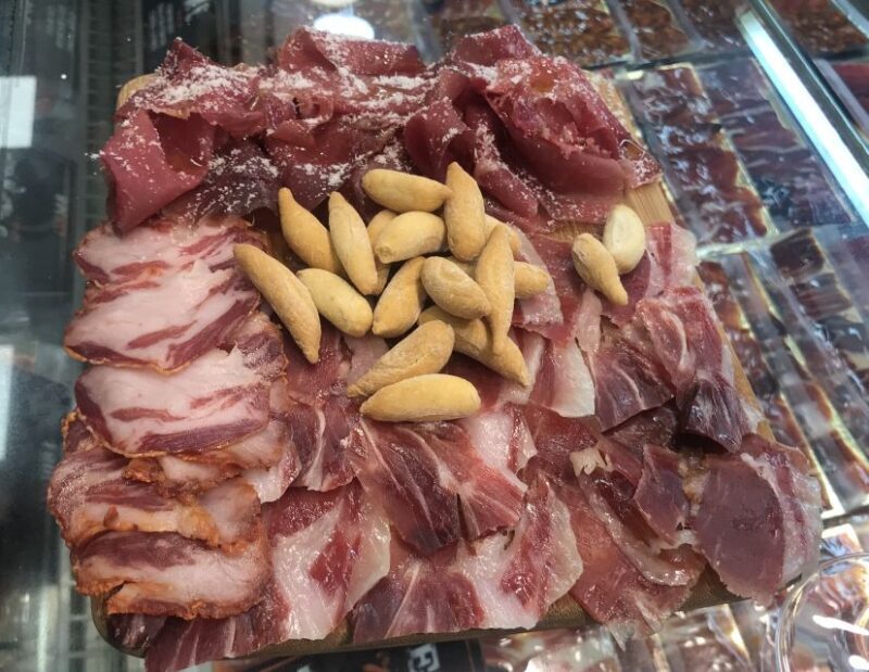 Palma: Walking Tour with Mediterranean Delicacies - The Value of a Guided, Private Tour