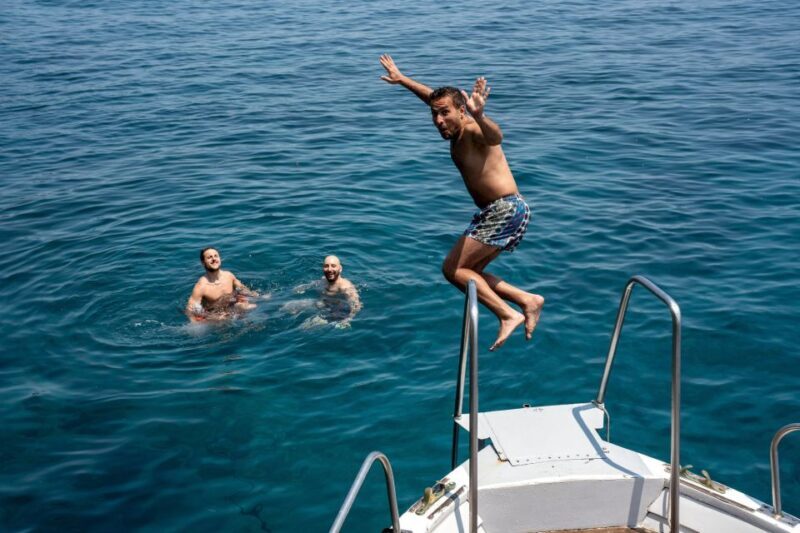 Palmarola: Boat tour with lunch on board - Key Points