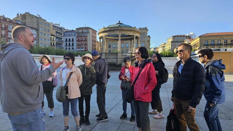 Pamplona: Walking Tour and Photo Session with Bulls - Key Points