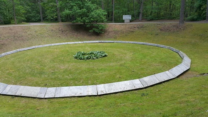 Paneriai Holocaust Site, Trakai Castle & Rumsiskes Day Tour - Key Points