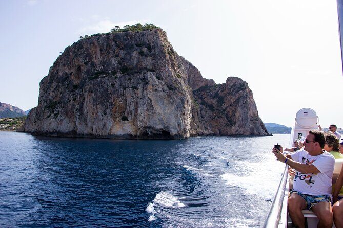 Paradise Tour 4h in Catamaran through Mallorca and Puerto Andratx with Lunch - FAQ