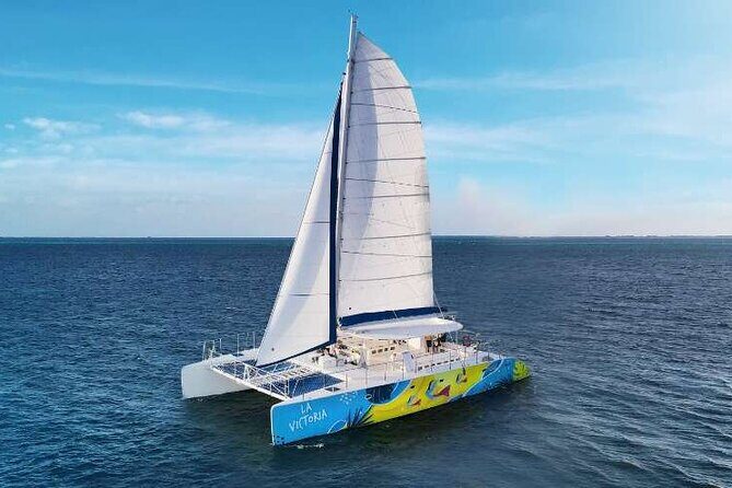 Paradisiacal catamaran to Isla Mujeres tour, includes open bar - Key Points