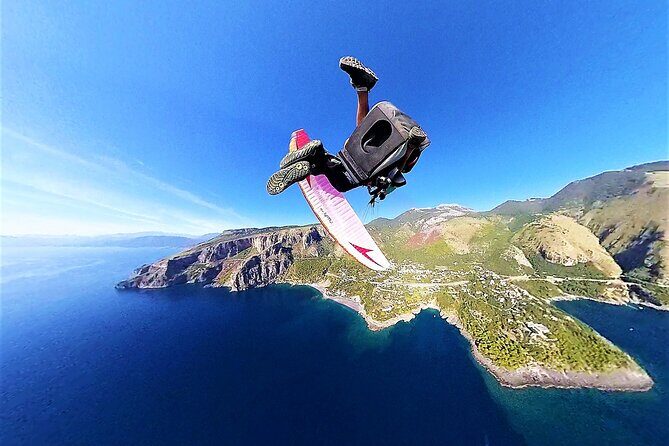 Paragliding flight over the Gardens of Ninfa - The Experience in Detail