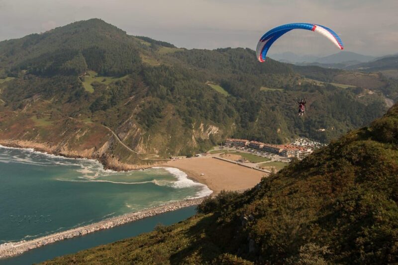 Paragliding in Basque region - The Experience: What to Expect from Start to Finish