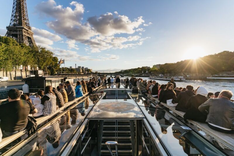 Paris: 1-Hour Sightseeing Cruise and 3-Course Bistro Dinner - The Seine Cruise: A Moving Masterpiece