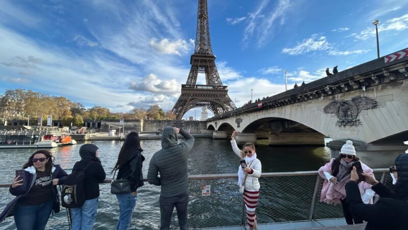 Paris: 1-Hour Sightseeing Cruise and 3-Course Bistro Dinner - Practical Tips for Enjoying This Tour